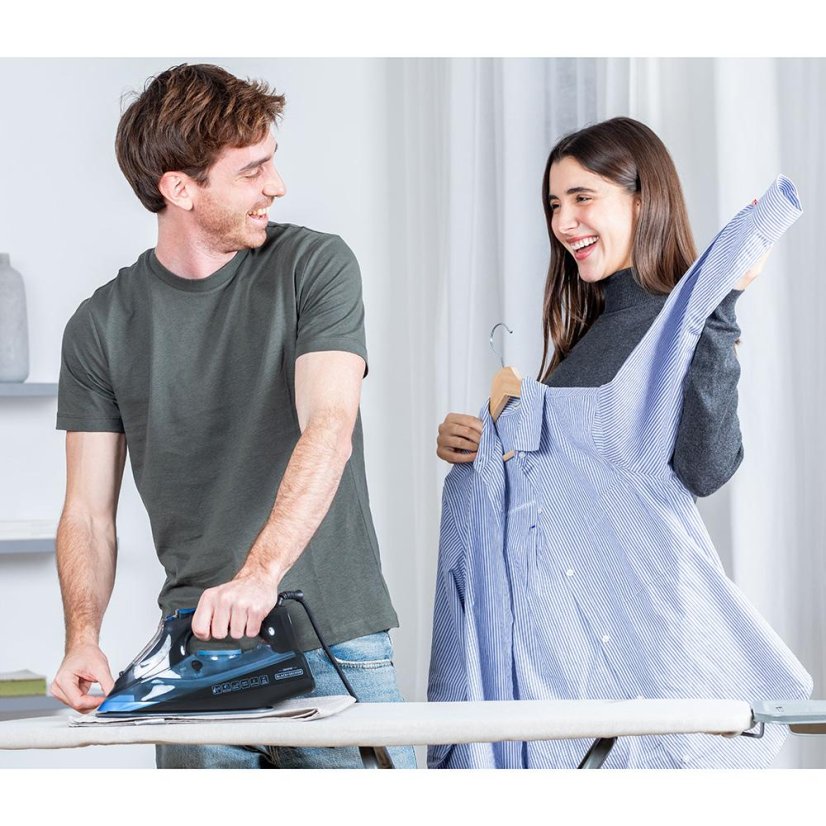 Black+Decker BXIR2606E black steam iron