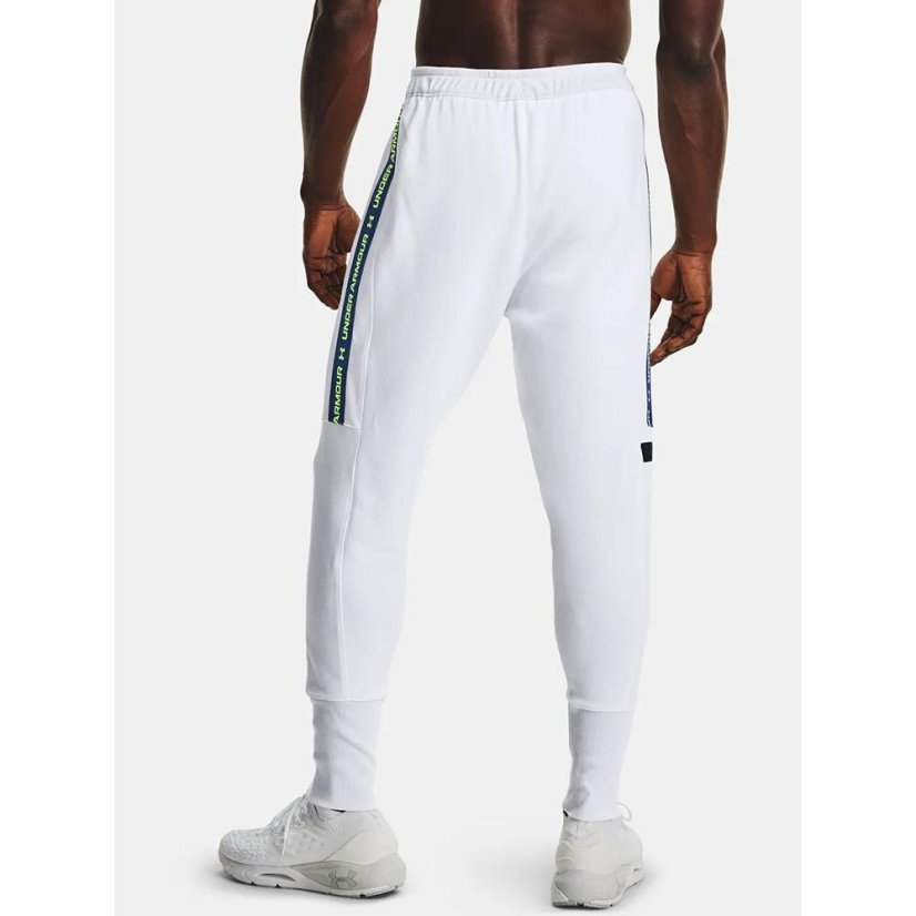 Męskie spodnie dresowe Under Armour Accelerate Off-Pitch Jogger - Kolor: Czarny, Rozmiar: S