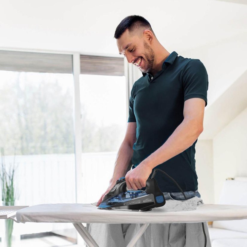 Black+Decker BXIR2606E black steam iron