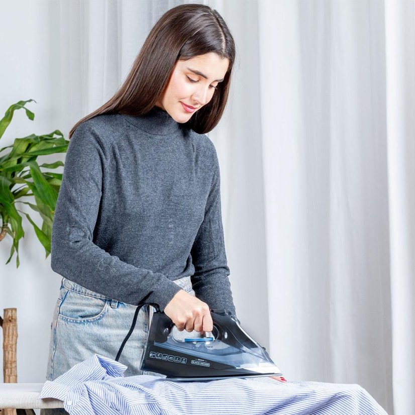 Black+Decker BXIR2805E black steam iron