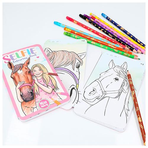 Kolorowanki Miss Melody, Selfie Colouring Book