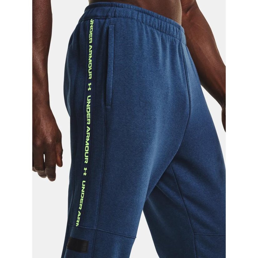 Męskie spodnie dresowe Under Armour Accelerate Off-Pitch Jogger - Kolor: Czarny, Rozmiar: S