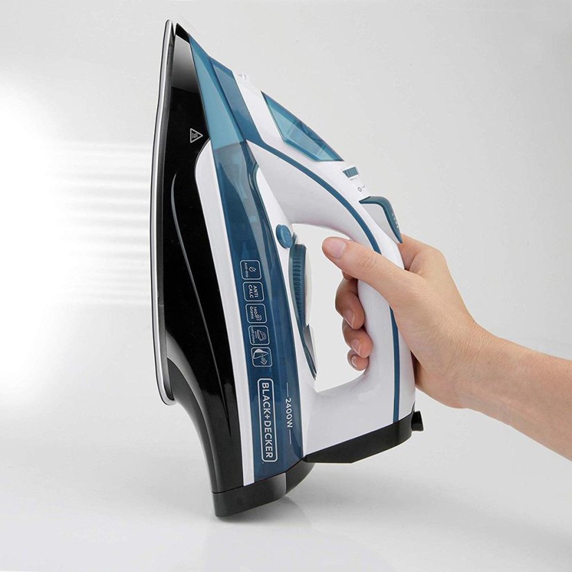 Black+Decker BXIR2402E steam iron, white and blue