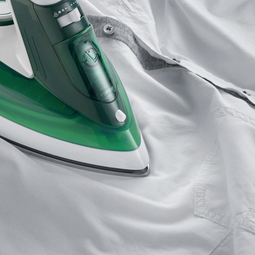 Severin BA 3261 steam iron, white and green