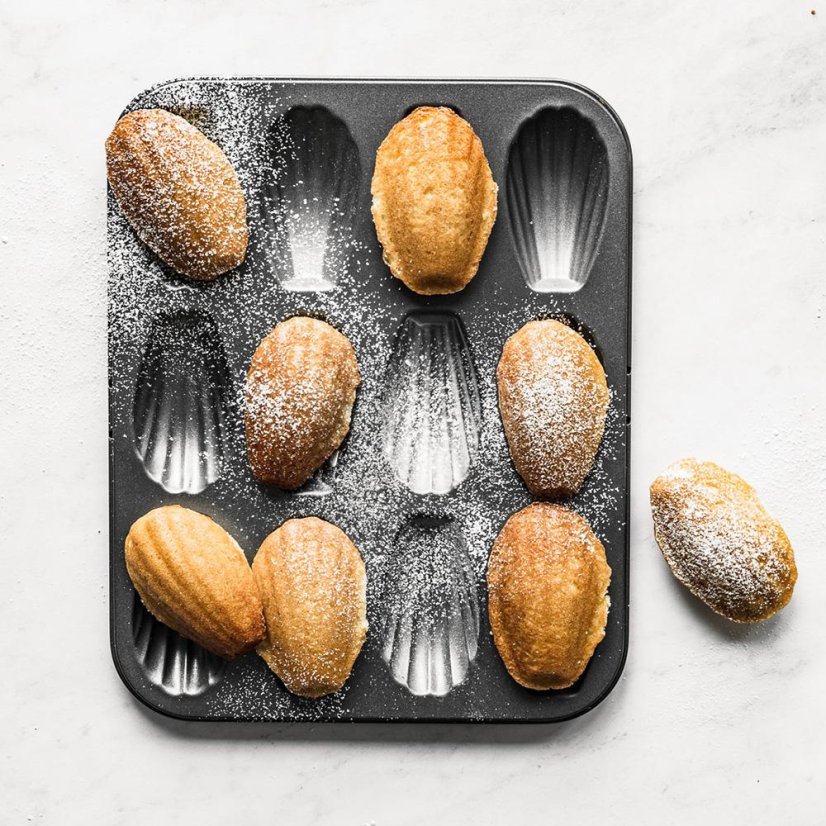 De Buyer 4710.12 madeleine mold