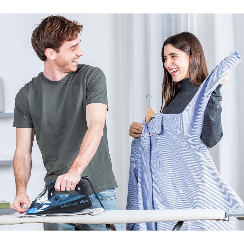 Black+Decker BXIR2805E black steam iron