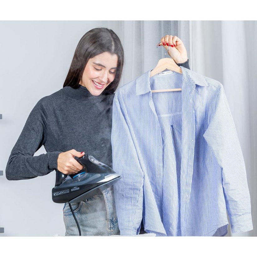 Black+Decker BXIR2805E black steam iron