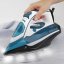 Gőzvasaló Black+Decker BXIR2402E fehér-kék