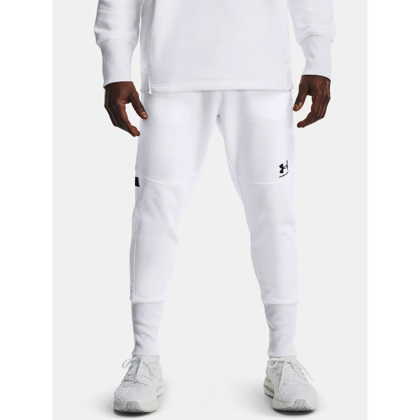 Męskie spodnie dresowe Under Armour Accelerate Off-Pitch Jogger - Kolor: Czarny, Rozmiar: S