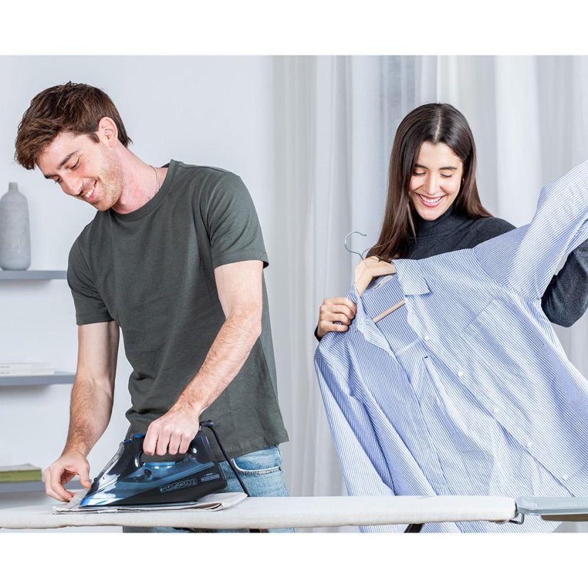 Black+Decker BXIR2606E black steam iron