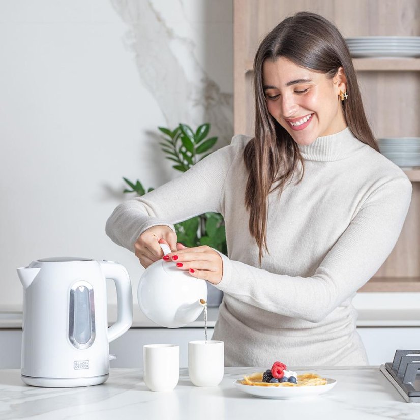 Czajnik elektryczny Black+Decker BXKE2204E biały