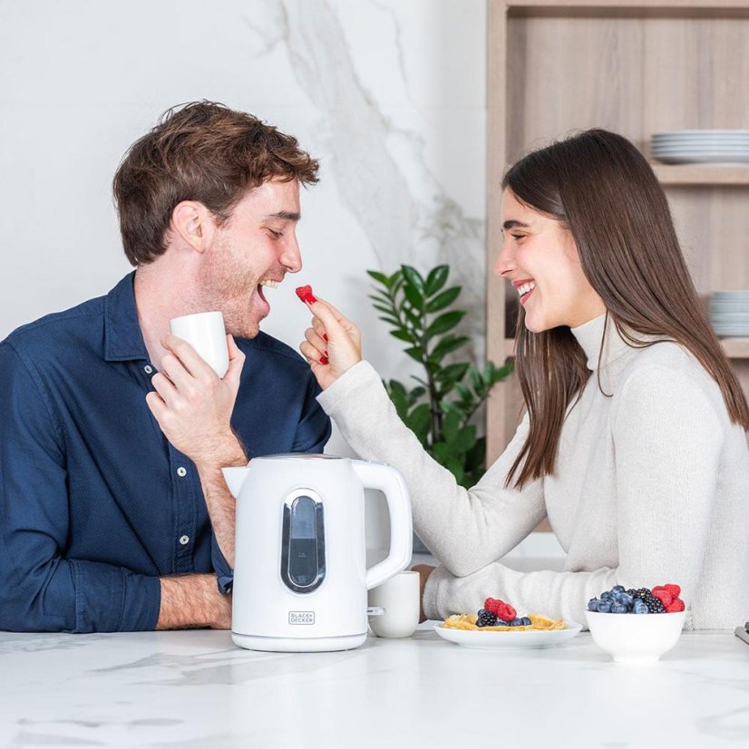 Czajnik elektryczny Black+Decker BXKE2204E biały