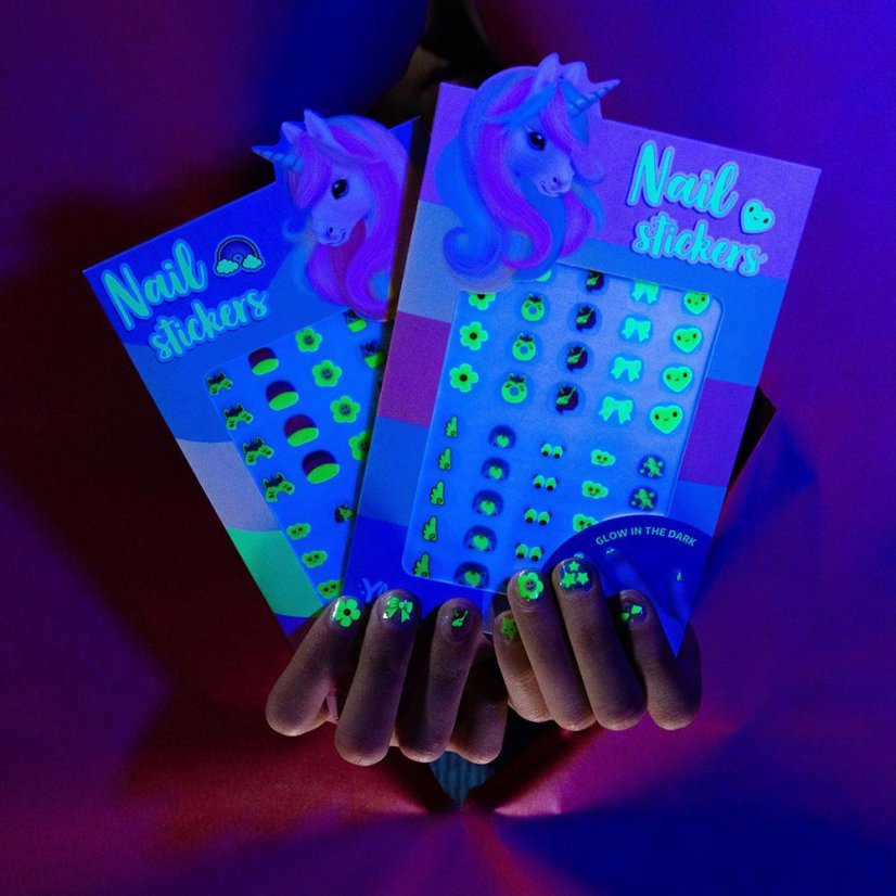 Set of glow-in-the-dark nail stickers Ylvi heart