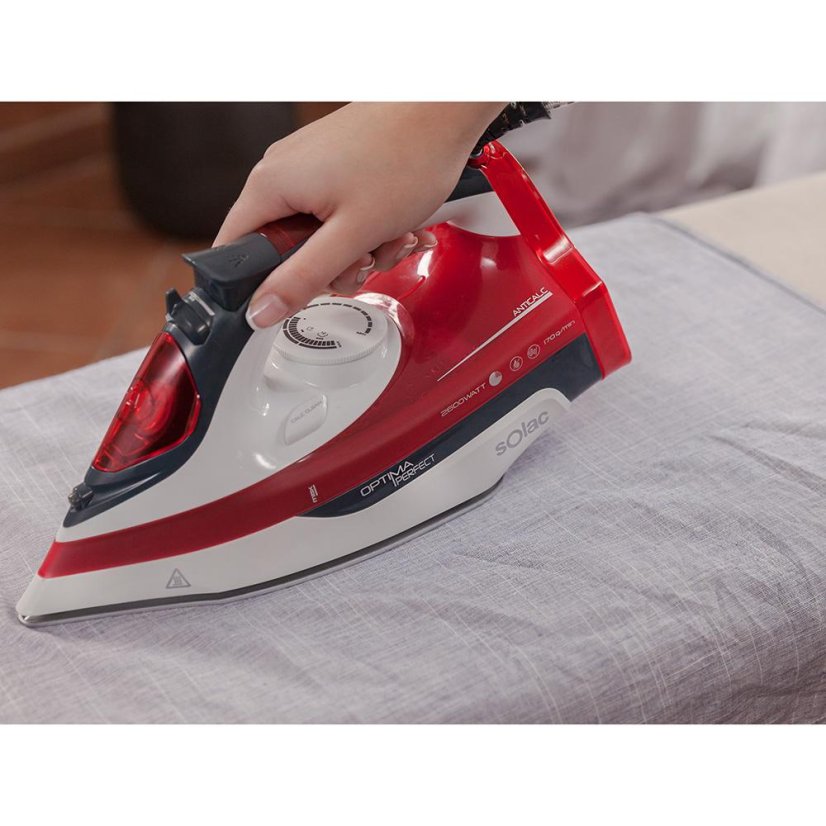 Solac PV2014 steam iron, white and red