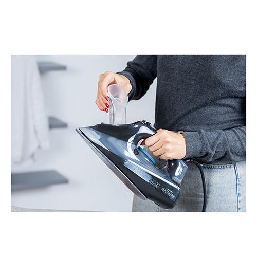 Black+Decker BXIR2606E black steam iron