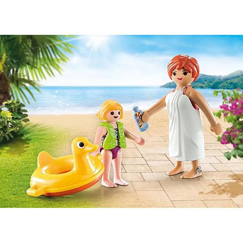 Visitors to the Playmobil 70690 water park