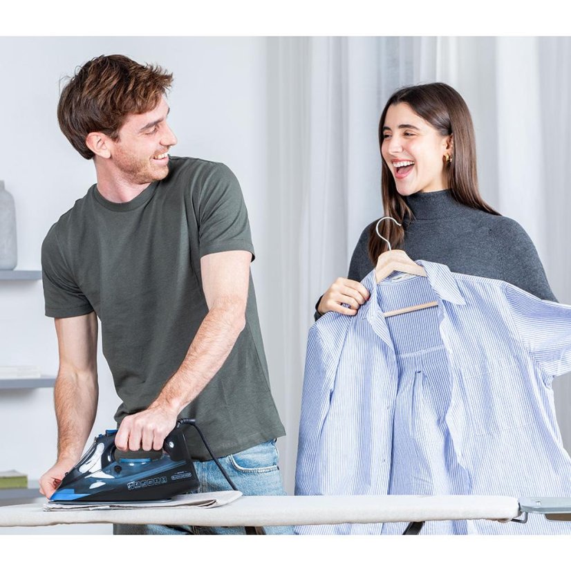 Black+Decker BXIR2805E black steam iron