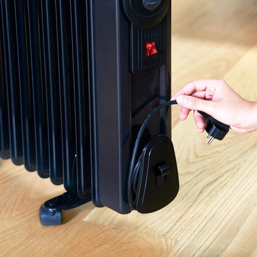 Radiátor Black+Decker BXRA2300E černý