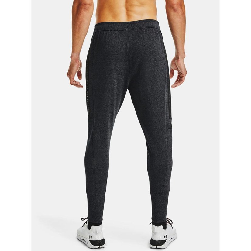 Męskie spodnie dresowe Under Armour Accelerate Off-Pitch Jogger - Kolor: Czarny, Rozmiar: S