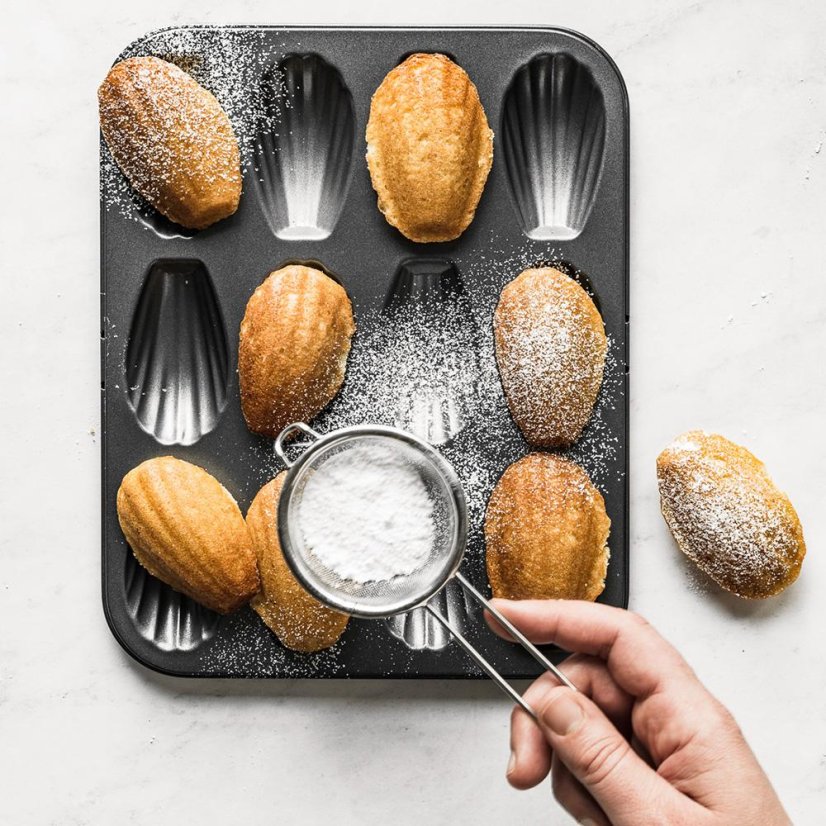 De Buyer 4710.12 madeleine mold