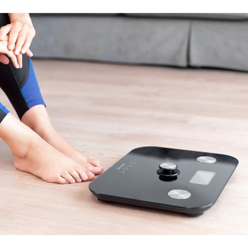 Személyi mérleg Cecotec Surface Precision EcoPower 4253 fekete