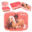 Miss Melody Snackbox, zwei Pferde auf einer Wiese, Ziegelsteine