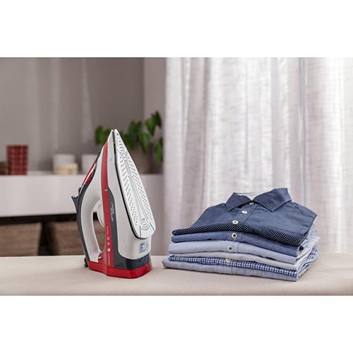 Solac PV2014 steam iron, white and red