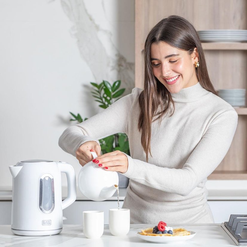 Czajnik elektryczny Black+Decker BXKE2204E biały