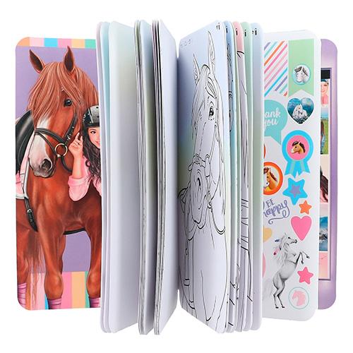 Kolorowanki Miss Melody, Selfie Colouring Book