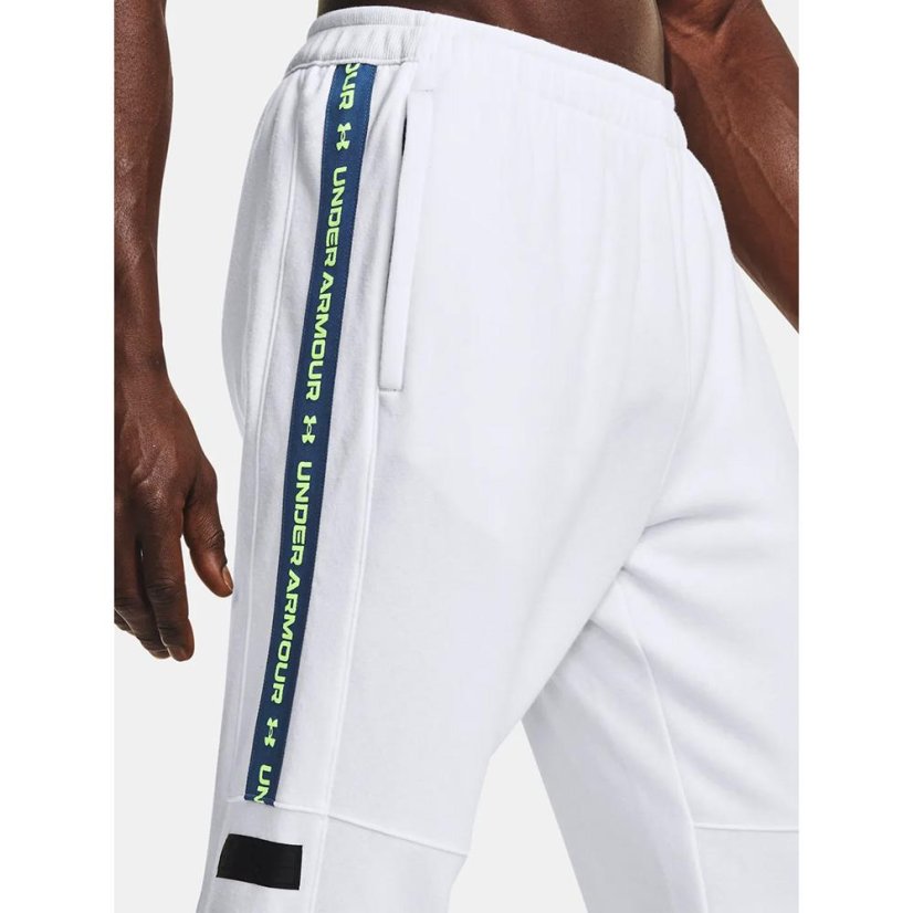 Męskie spodnie dresowe Under Armour Accelerate Off-Pitch Jogger - Kolor: Czarny, Rozmiar: S