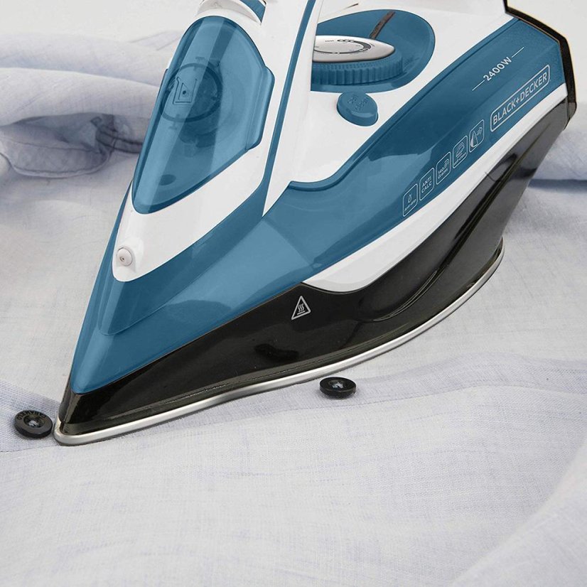 Black+Decker BXIR2402E steam iron, white and blue