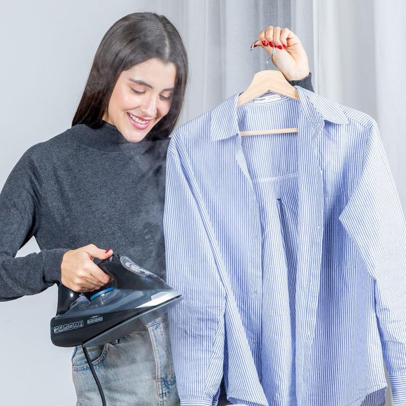 Black+Decker BXIR2805E black steam iron