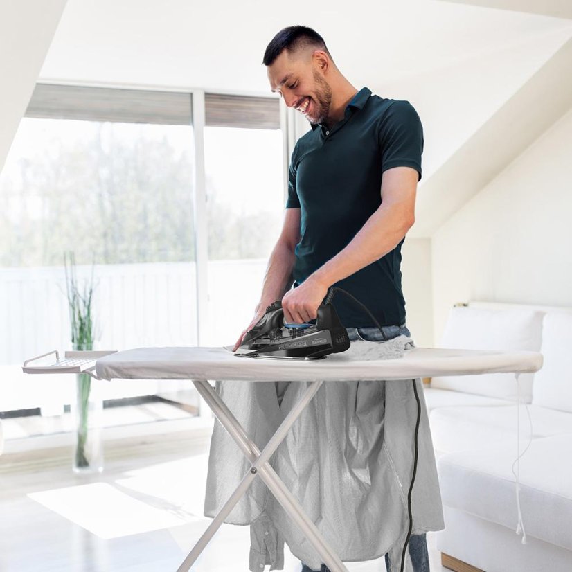Black+Decker BXIR2805E black steam iron