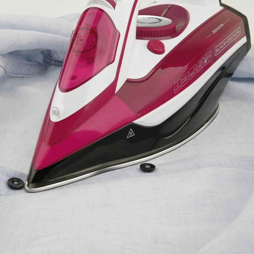 Gőzölő vasaló Black+Decker BXIR2600E fehér-rózsaszín
