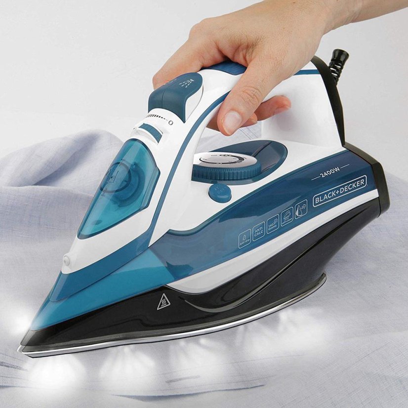 Black+Decker BXIR2402E steam iron, white and blue