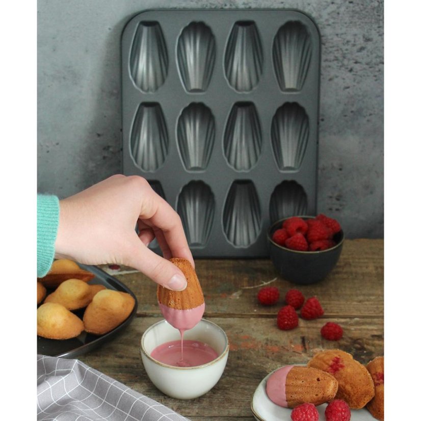 De Buyer 4710.12 madeleine mold