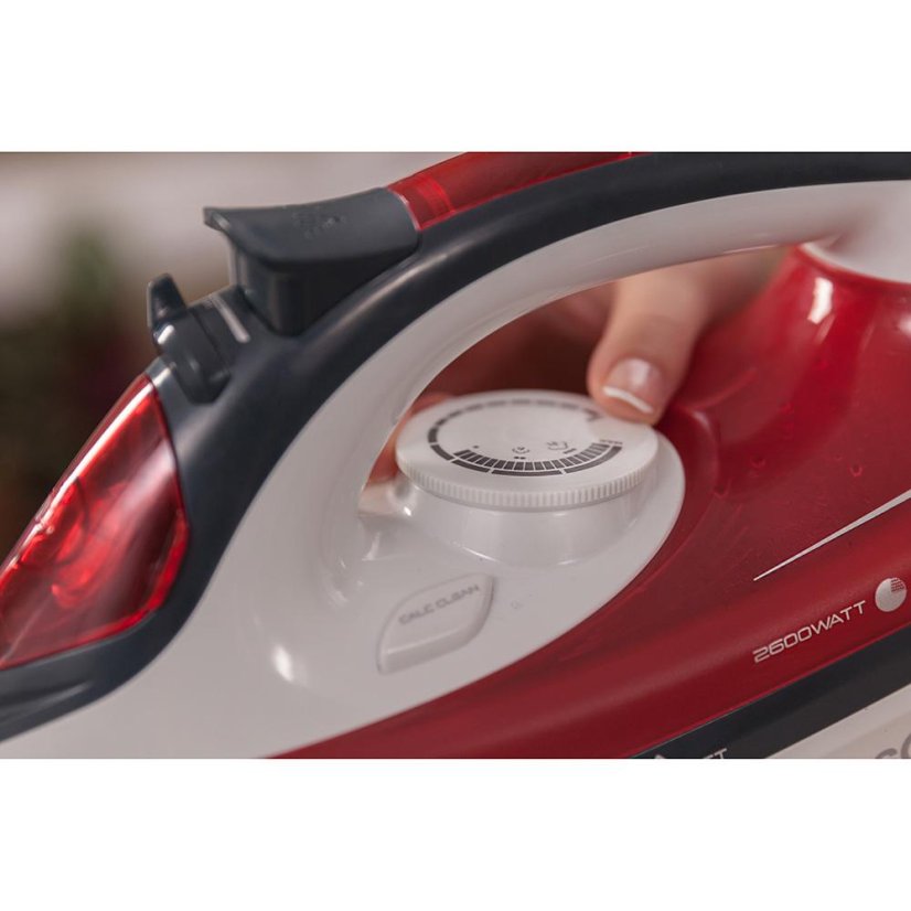 Solac PV2014 steam iron, white and red